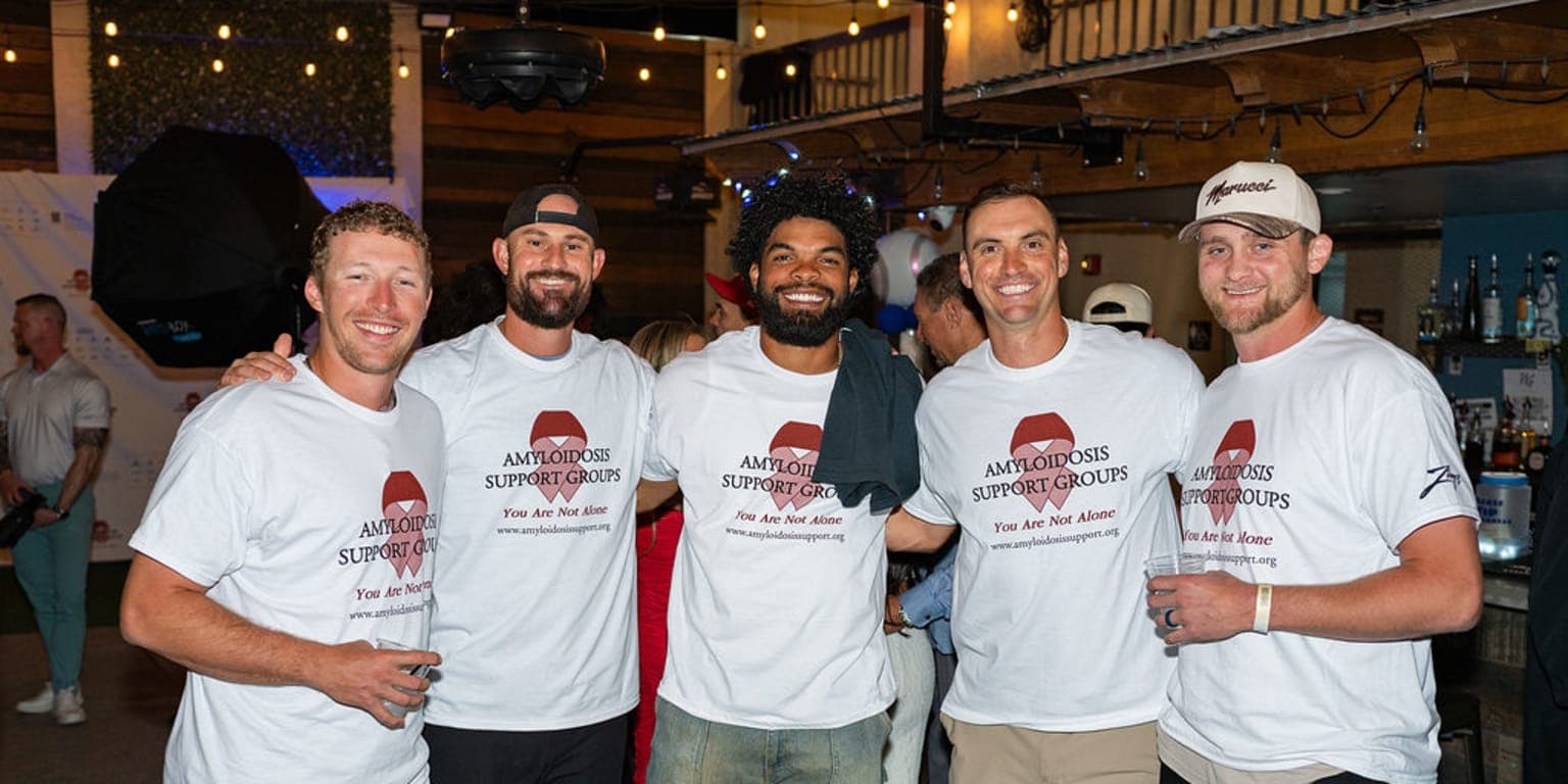 MLB: Stars Trade Bats For Taps At Celebrity Bartender Night